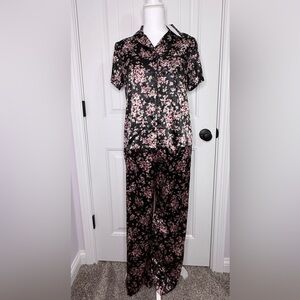 NWT Marilyn Monroe Black and Pink Floral Pajamas